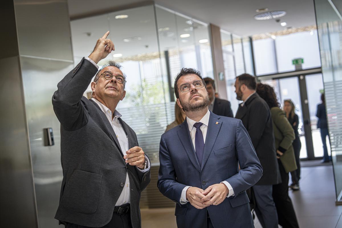 Barcelone 26/04/2024 Politique. Entretien avec le candidat ERC, Pere Aragonès.  Par Albert Sáez et Júlia Regué.  AUTEUR : MANU MITRU