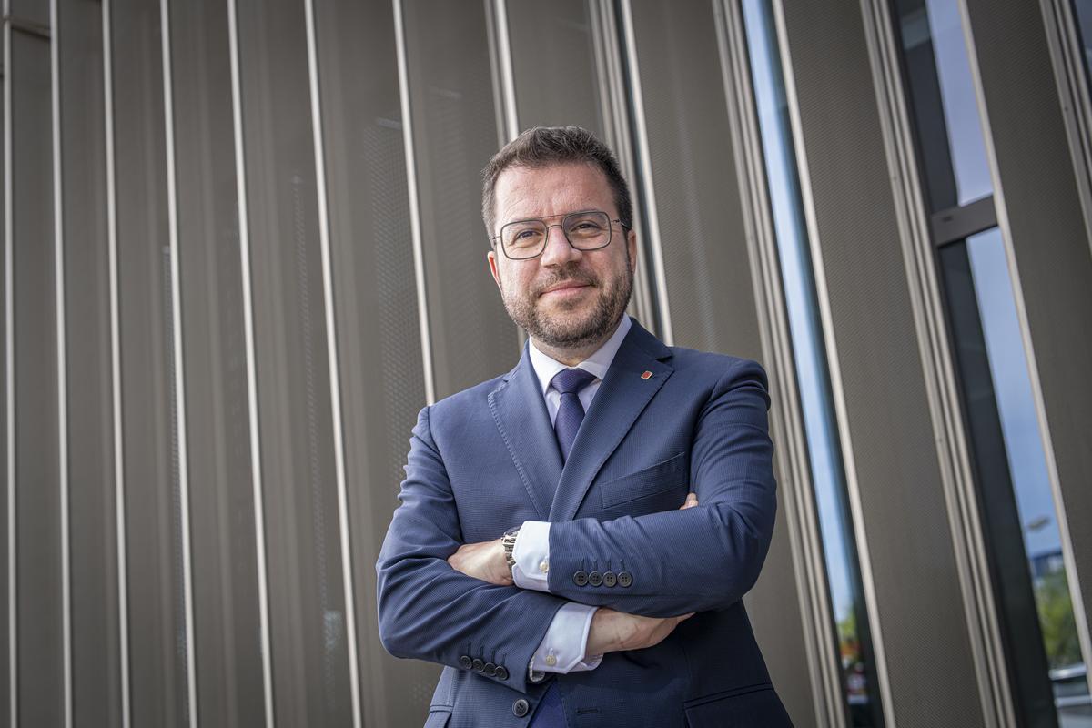 Barcelone 26/04/2024 Politique. Entretien avec le candidat ERC, Pere Aragonès.  Par Albert Sáez et Júlia Regué.  AUTEUR : MANU MITRU