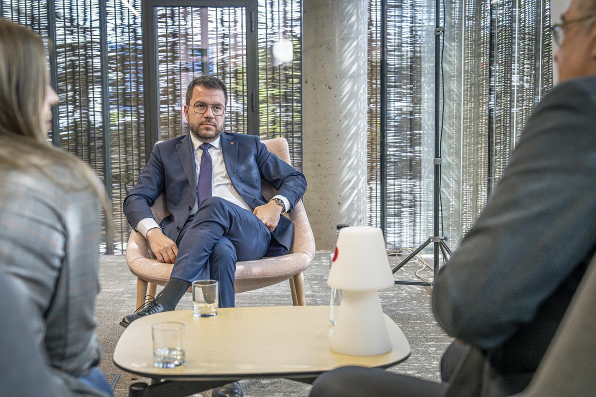 Barcelone 26/04/2024 Politique. Entretien avec le candidat ERC, Pere Aragonès.  Par Albert Sáez et Júlia Regué.  AUTEUR : MANU MITRU