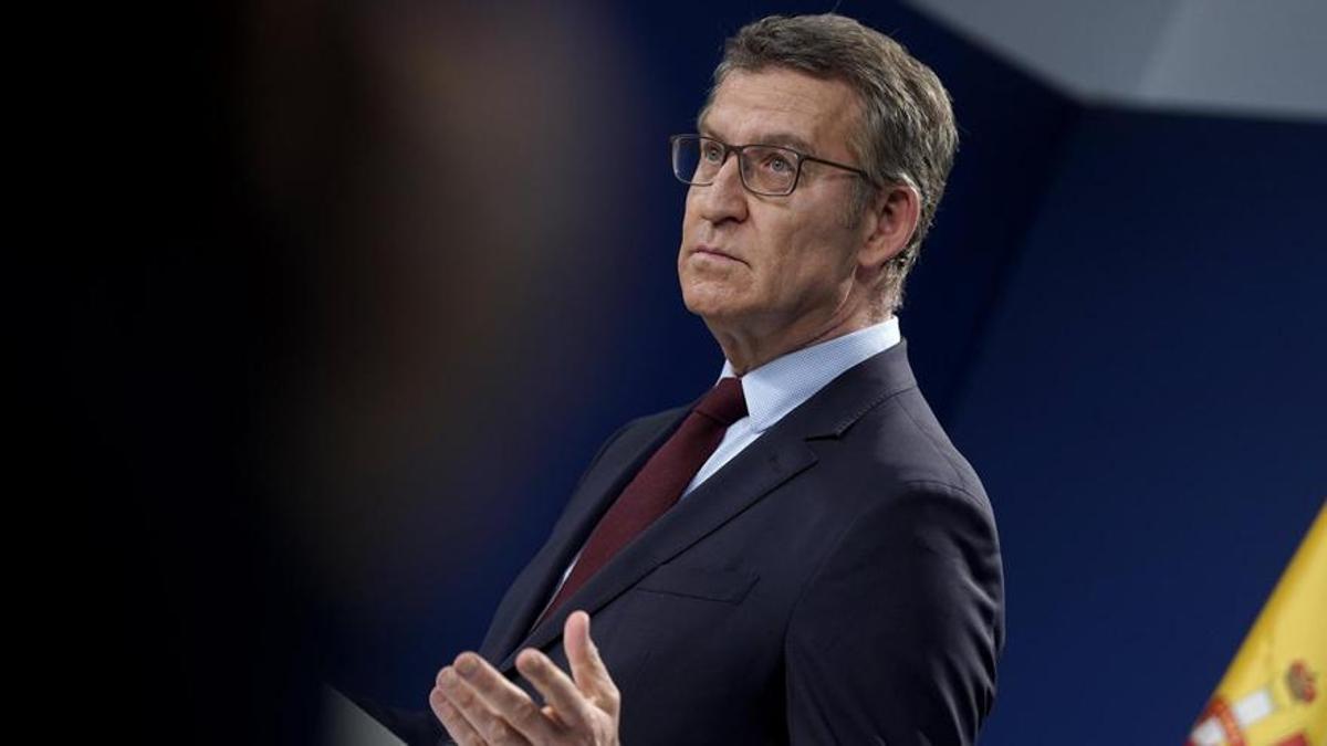 Alberto Núñez Feijóo durante unas declaraciones en la sede del Partido Popular.