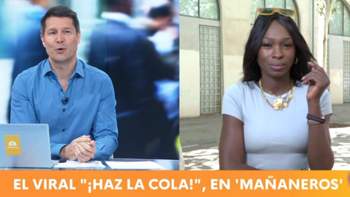 Jaime Cantizano hablando con Bárbara Gómez, la mujer del mítico 'Haz la cola' a Zaplana