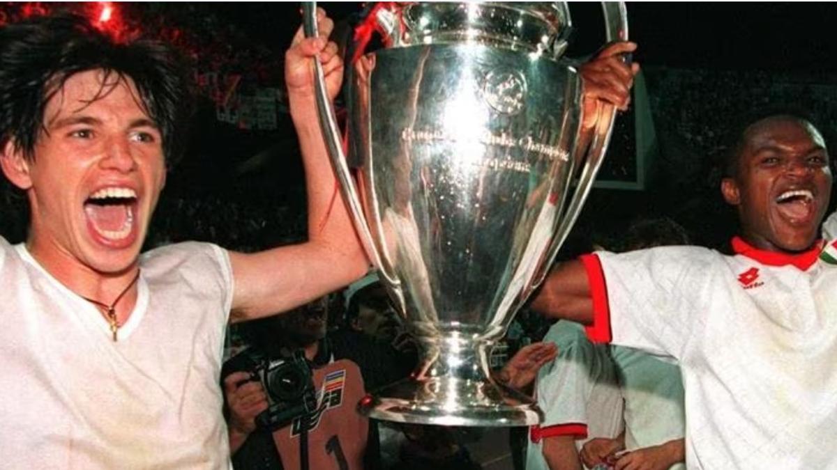 Alberti et Desailly célèbrent la Coupe d'Europe remportée contre le Barça au Stade olympique d'Athènes le 18 mai 1994.
