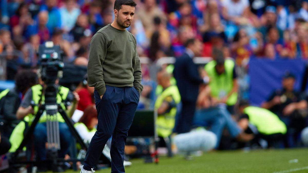 Jonátan Giráldez, l'entraîneur féminin du Barça, en finale de la Coupe Reine contre la Real Sociedad au stade de La Romareda (Saragosse).