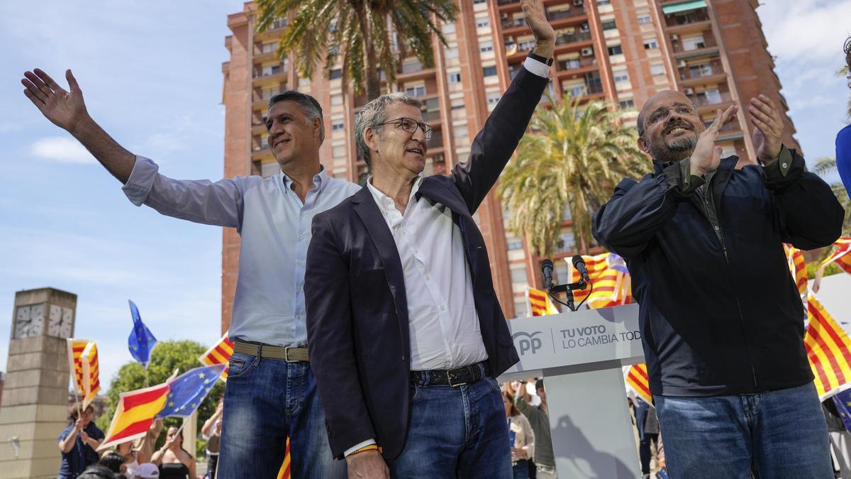 Xavier García Albiol, Alberto Núñez Feijóo y Alejandro Fernández en el acto central de campaña en Badalona