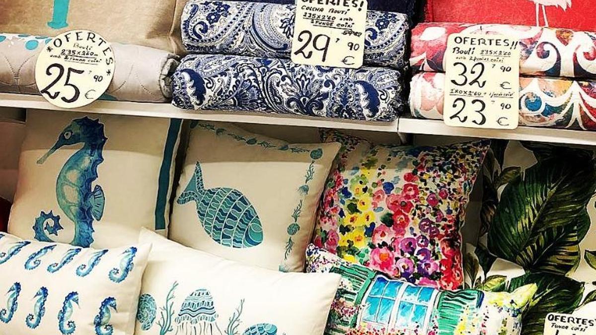 Ofertas en las estanterías de la tienda Antiga Casa Reus