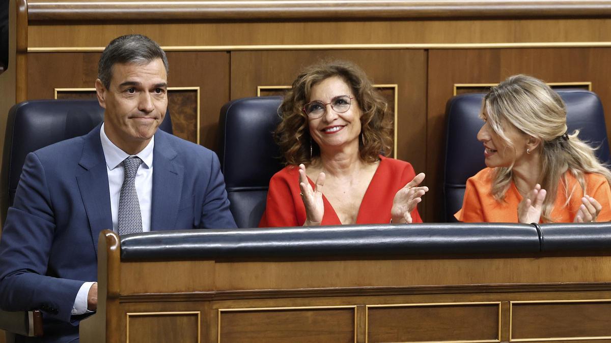 Un micrófono abierto capta a Yolanda Díaz diciendo "¡A la mierda!" tras  responder Sánchez a Feijóo