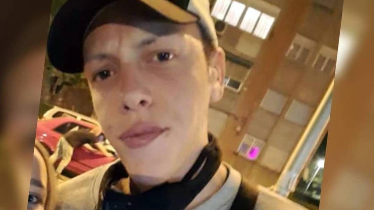 Imagen de Francis con la arrancó la búsqueda, entregada a la policía al poner la denuncia.