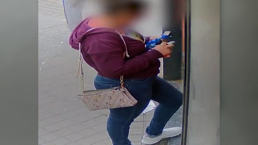 Les Mossos arrêtent une employée de maison à Barcelone qui avait escroqué une femme âgée de 62 700 euros