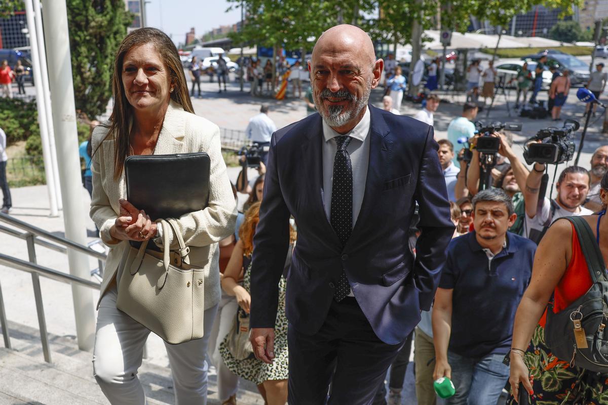Le recteur de l'Université Complutense de Madrid, Joaquín Goyache, à son arrivée au Tribunal d'Instruction numéro 41 de Madrid, où le juge Juan Carlos Peinado interroge ce vendredi Begoña Gómez, épouse du président du gouvernement, Pedro Sánchez,