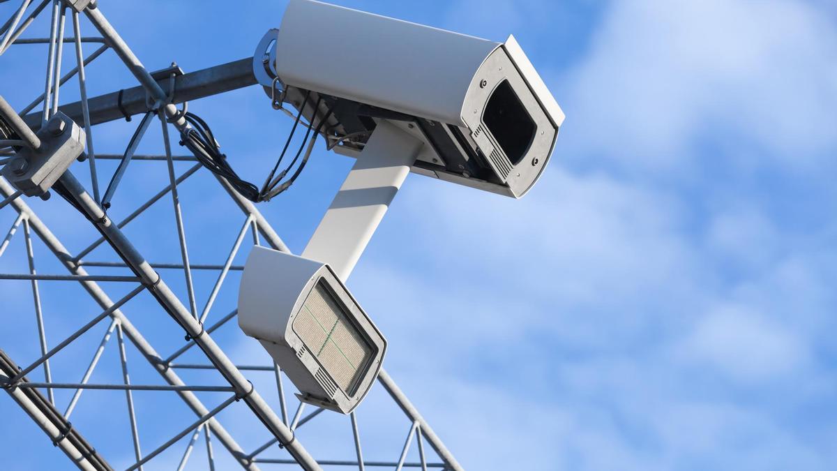 La cámara de un radar de tramo.