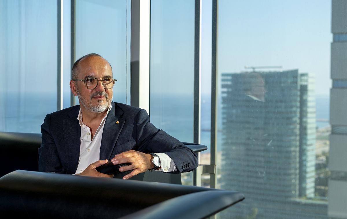 Le ministre des Droits sociaux par intérim, Carles Campuzano, jeudi dernier dans son bureau.