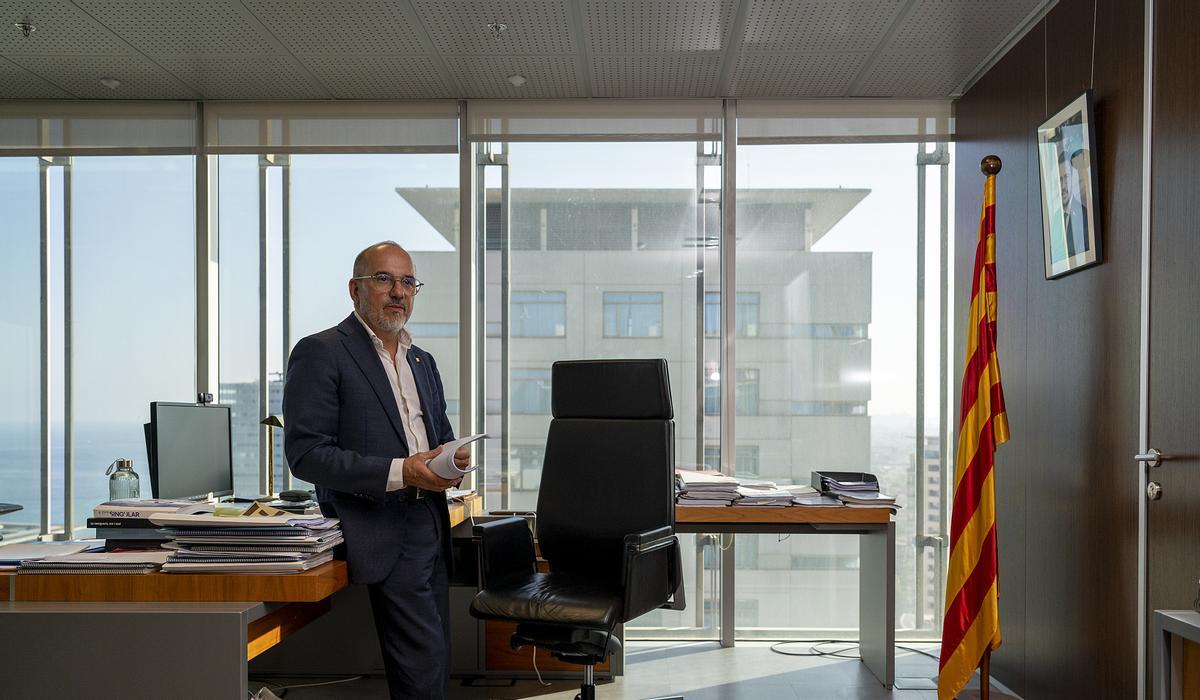 Le ministre des Droits sociaux par intérim, Carles Campuzano, jeudi dernier dans son bureau.