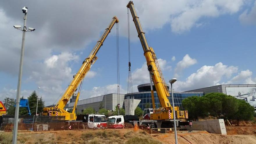 Obras de la futura pasarela que conectará el Baricentro con la trama urbana de Barberà del Vallès
