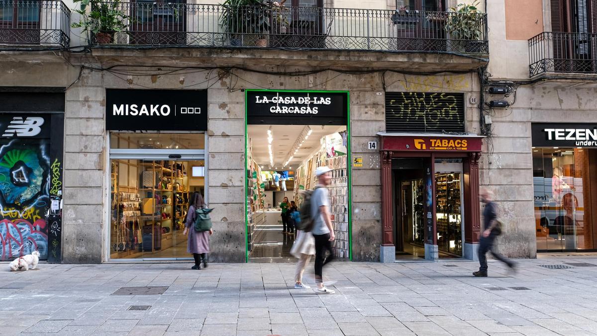 Batlle defiende "eliminar" de Ciutat Vella las actividades que "no aportan nada", como vender carcasas de móvil