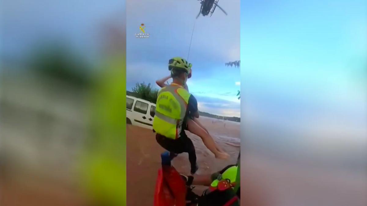 16 personas rescatadas en helicóptero en Menorca tras las inundaciones