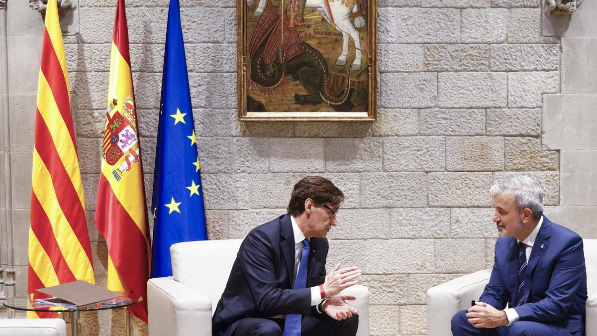 Salvador Illa y Jaume Collboni, durante su reunión en el Palau de la Generalitat, el 23 de agosto de 2024