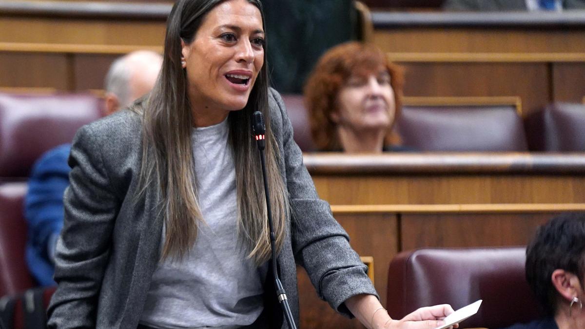 Miriam Nogueras  durante la sesión de Control al Gobierno en el Congreso.