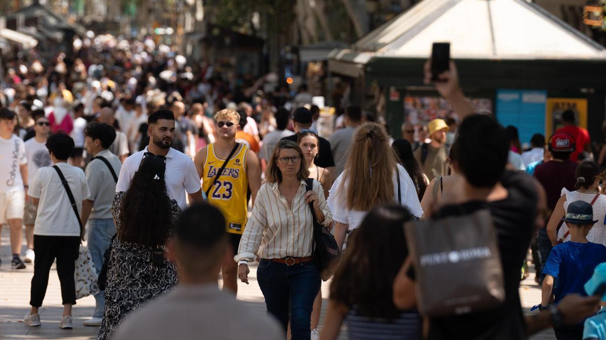 Multitud de gente en el centro de Barcelona