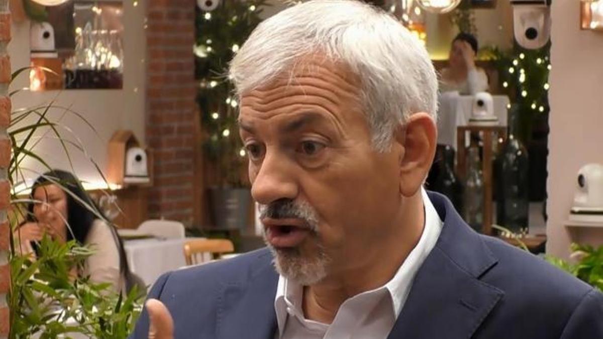 Carlos Sobera, sorprendido tras conocer el trabajo de una soltera de 'First dates'