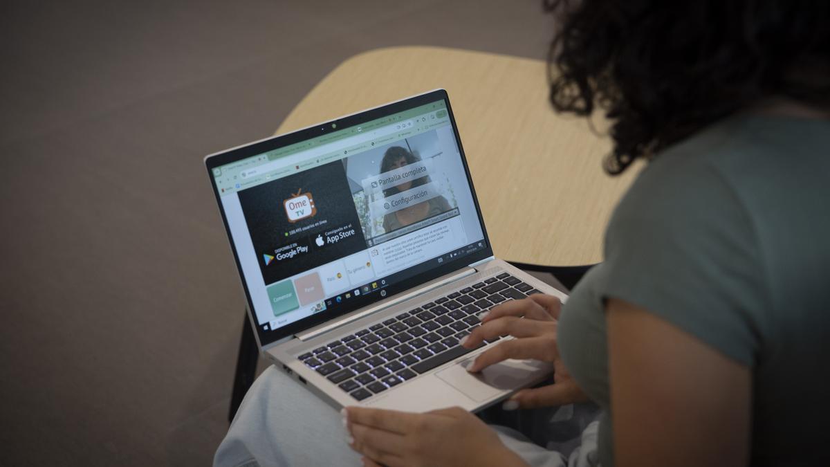 Los riesgos de las páginas de videollamadas con desconocidos.