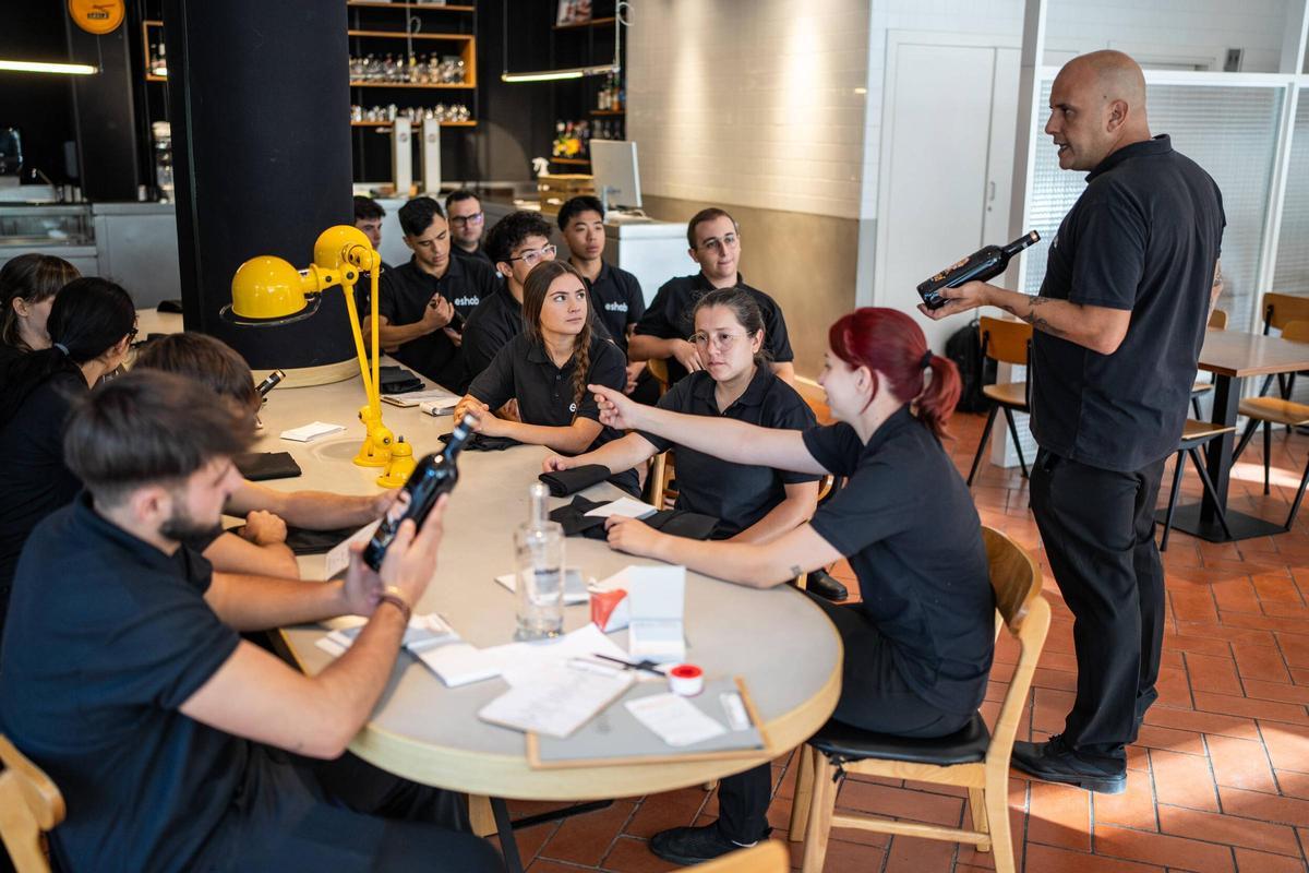 Un cours d'œnologie pour les étudiants de l'ESHOB.