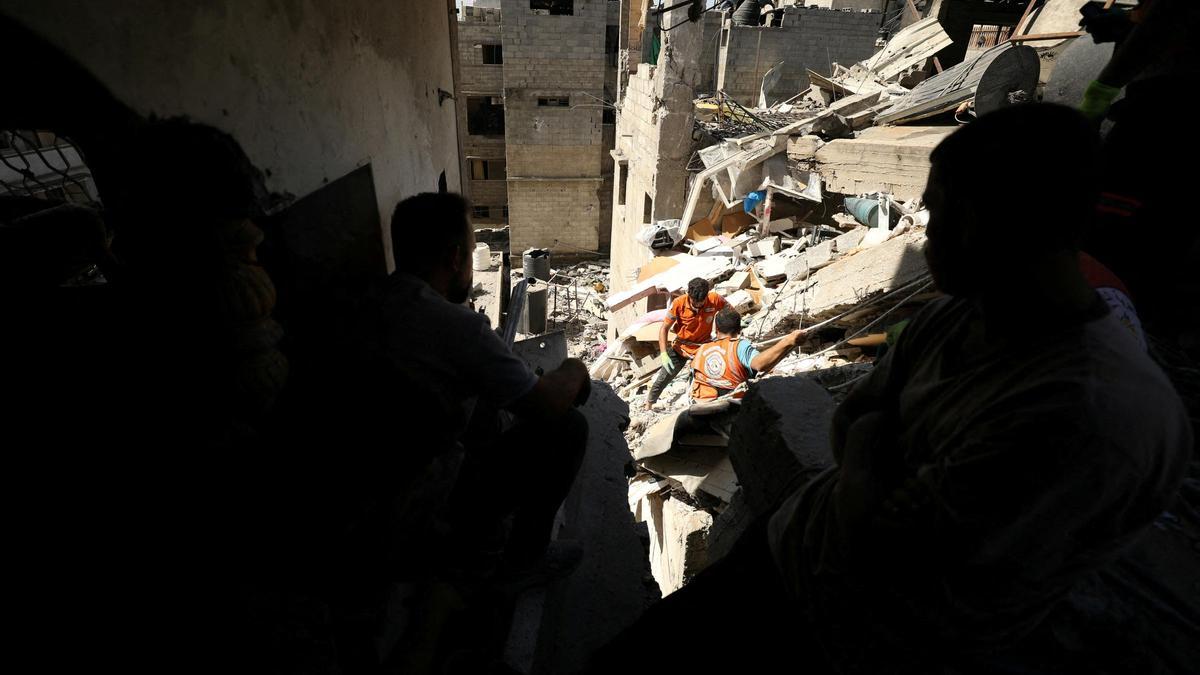 Trabajos de rescate en Gaza.