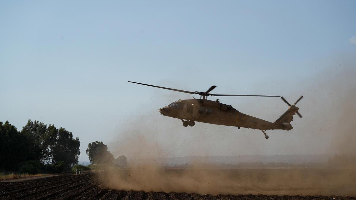 Helicoptero de las fuerzas armadas de Israel, cerca de la frontera con Líbano.