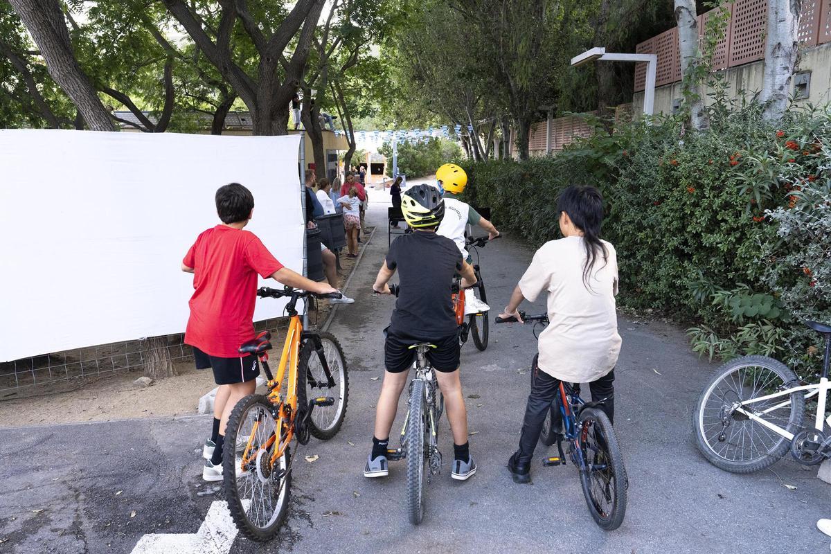 Des enfants dans une activité prévue pour les vacances, ce jeudi.