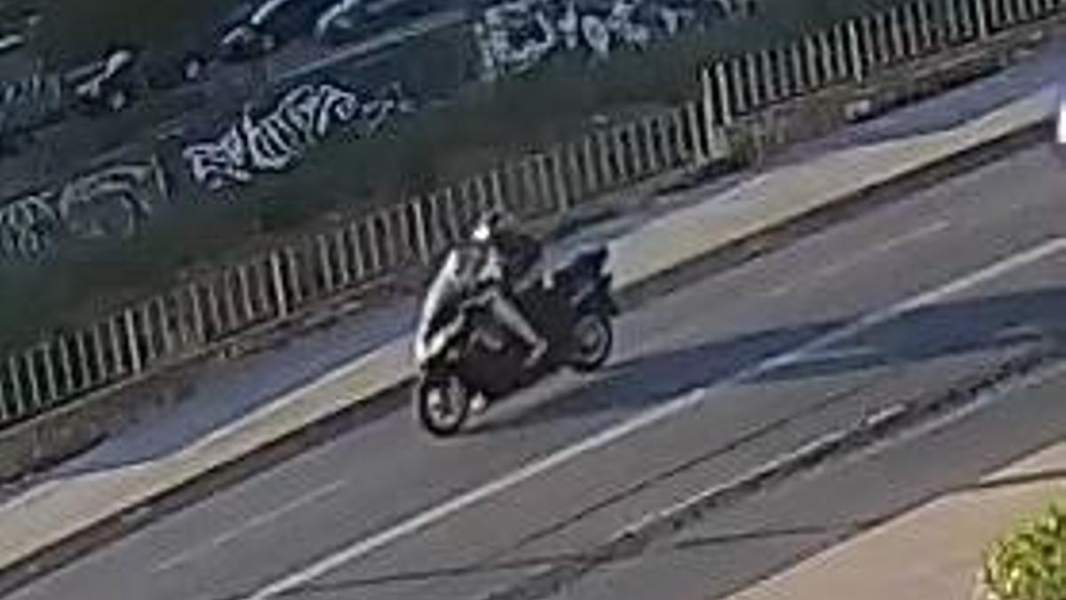 Imagen del motorista que busca Mossos