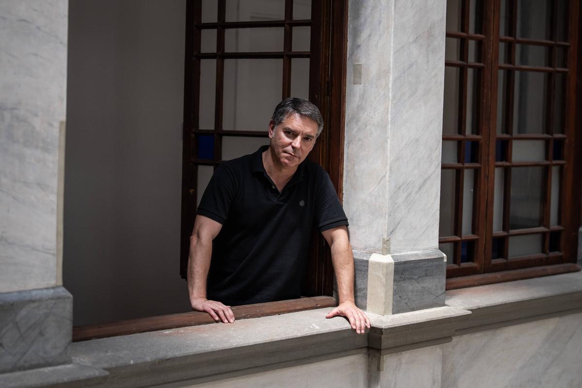 Pere Puig, Conseiller pour l'Éducation de Manlleu, au siège de la Mairie, le 10 juillet.