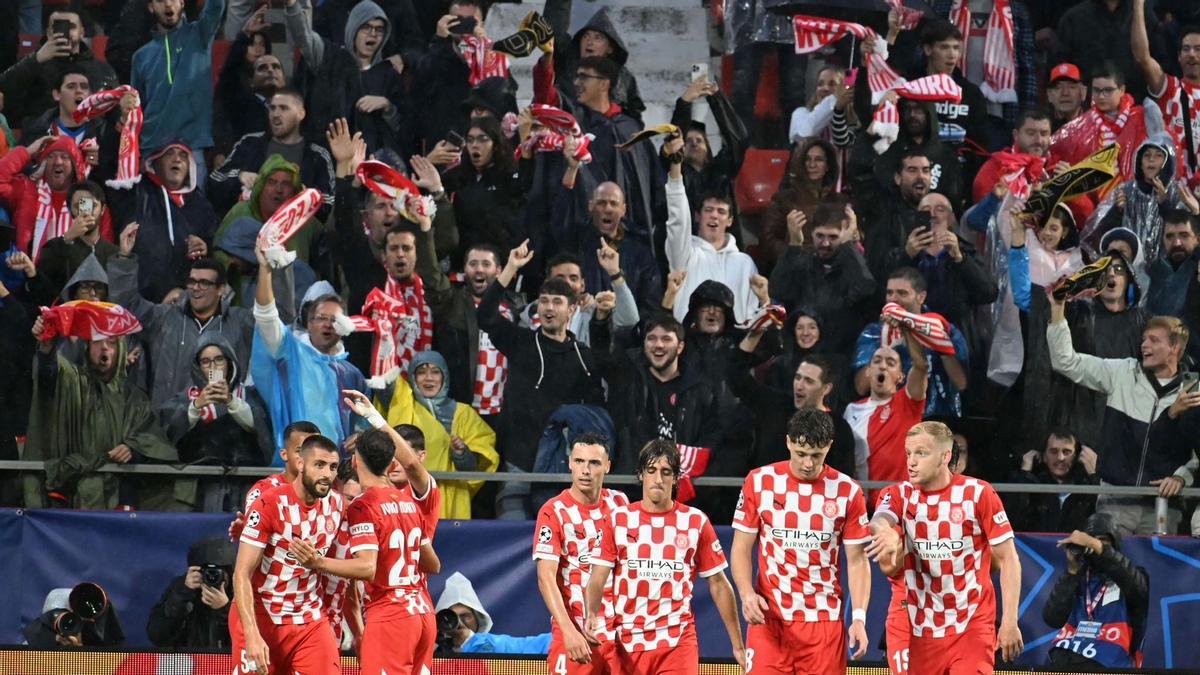 Les joueurs de Gérone célèbrent le but de David López, qui a porté le score à 1-0 contre Feyenoord en première mi-temps.