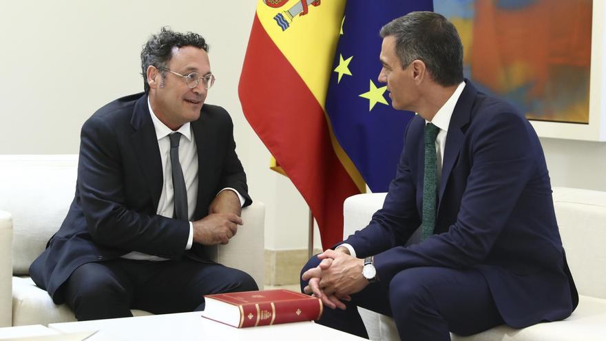 El presidente del Gobierno, Pedro Sánchez, durante un encuentro con el fiscal general del Estado, Álvaro García Ortiz, en la Moncloa.