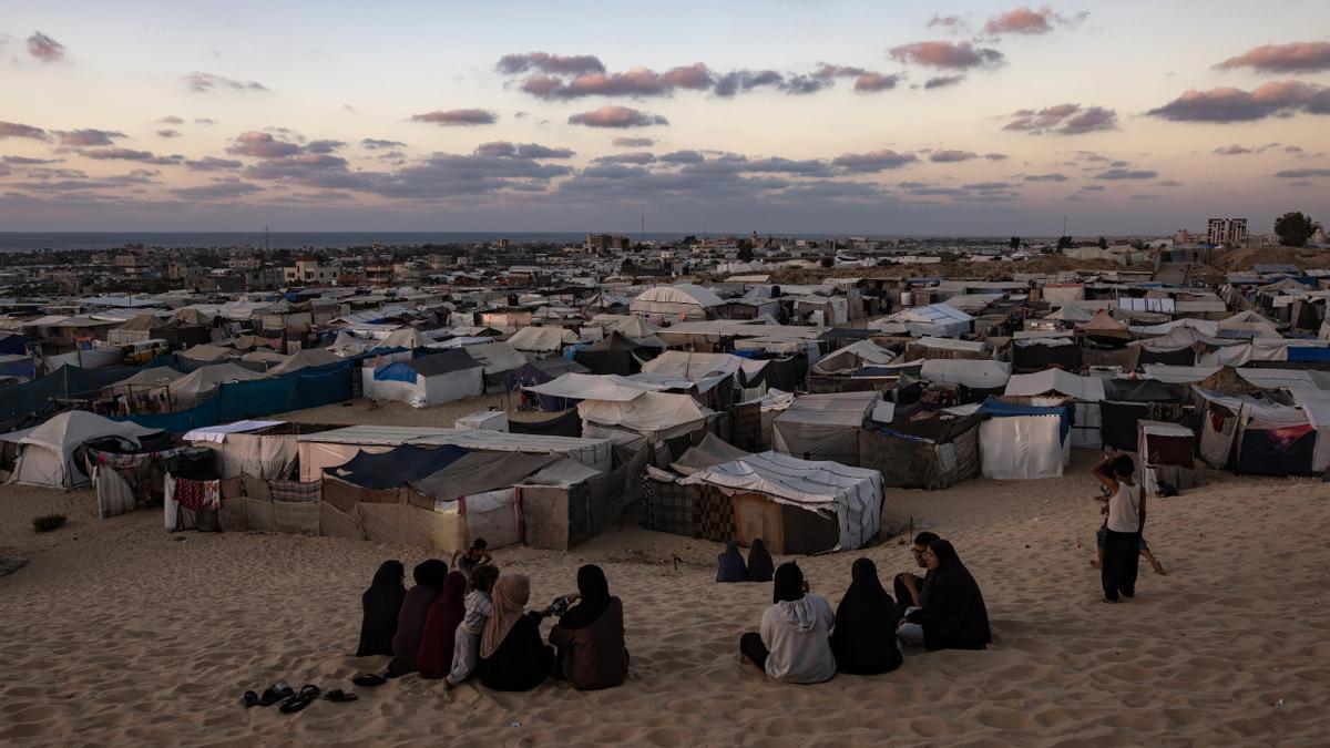 Displaced Palestinians at makeshift camp in Khan Yunis, southern Gaza