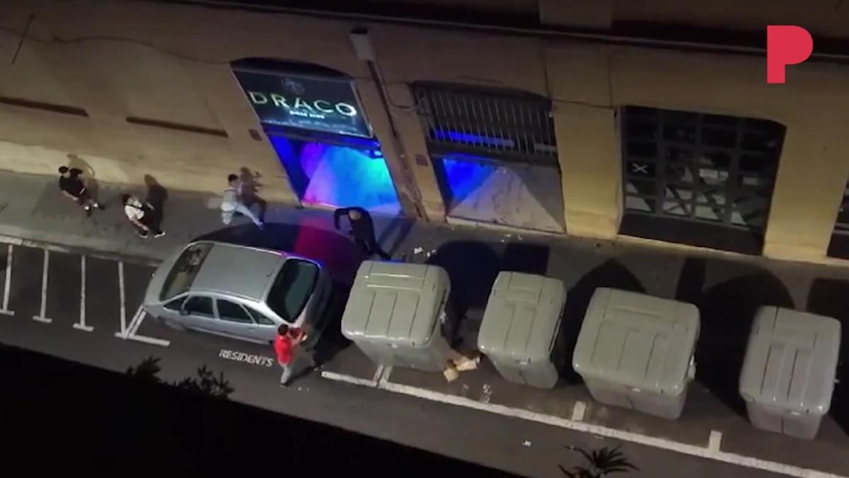 Pelea entre clientes y personal de seguridad de la discoteca Draco (antigua KGB) en Gràcia