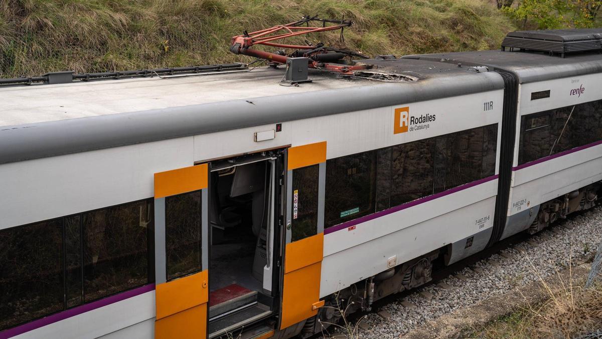 Un tren de Rodalies Renfe averiado entre Manlleu y Ripoll.