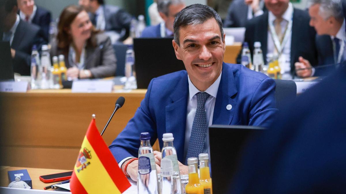 Sánchez soutient le procureur général qui "fait son travail" et exige la démission d'Ayuso