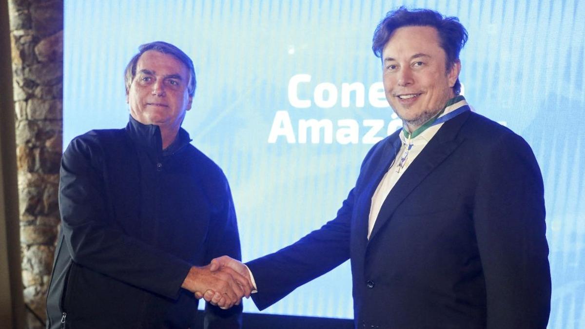 Jair Bolsonaro avec Elon Musk ce vendredi à Porto Feliz, en Amazonie.