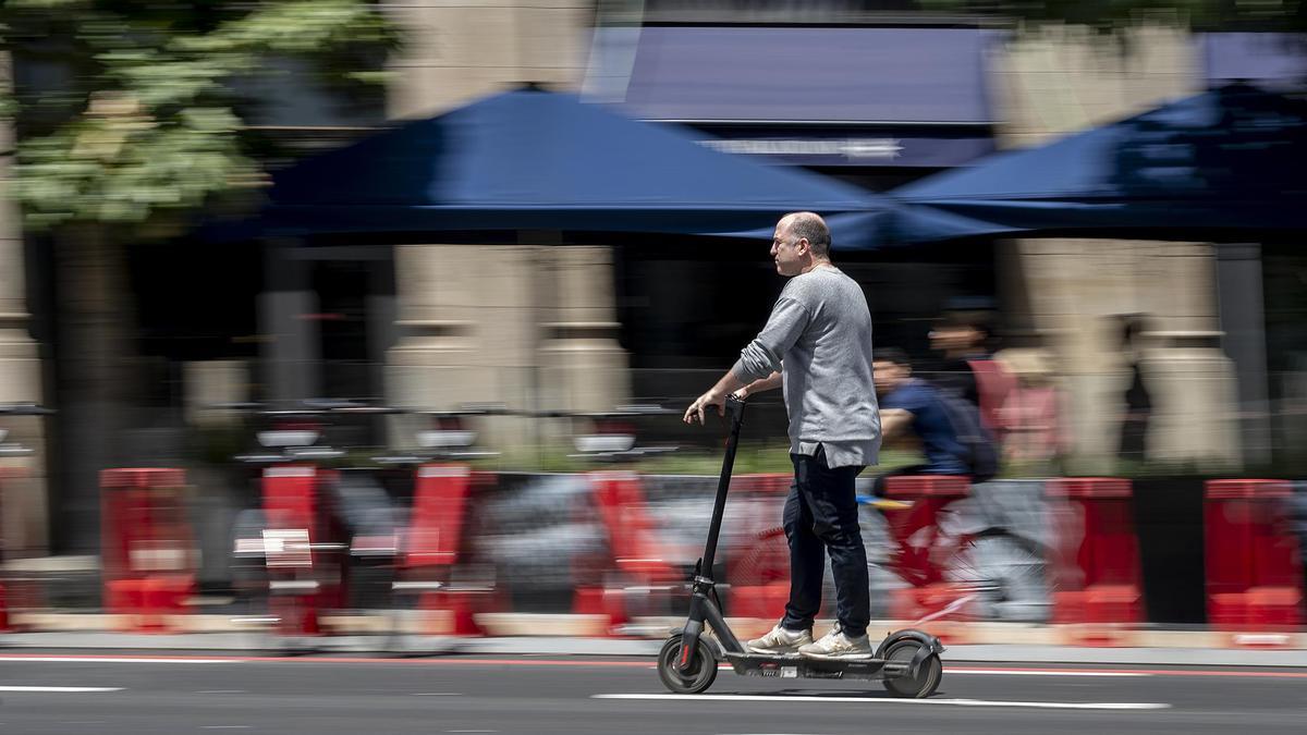 Un patinete eléctrico, por Marquès d'Argentera