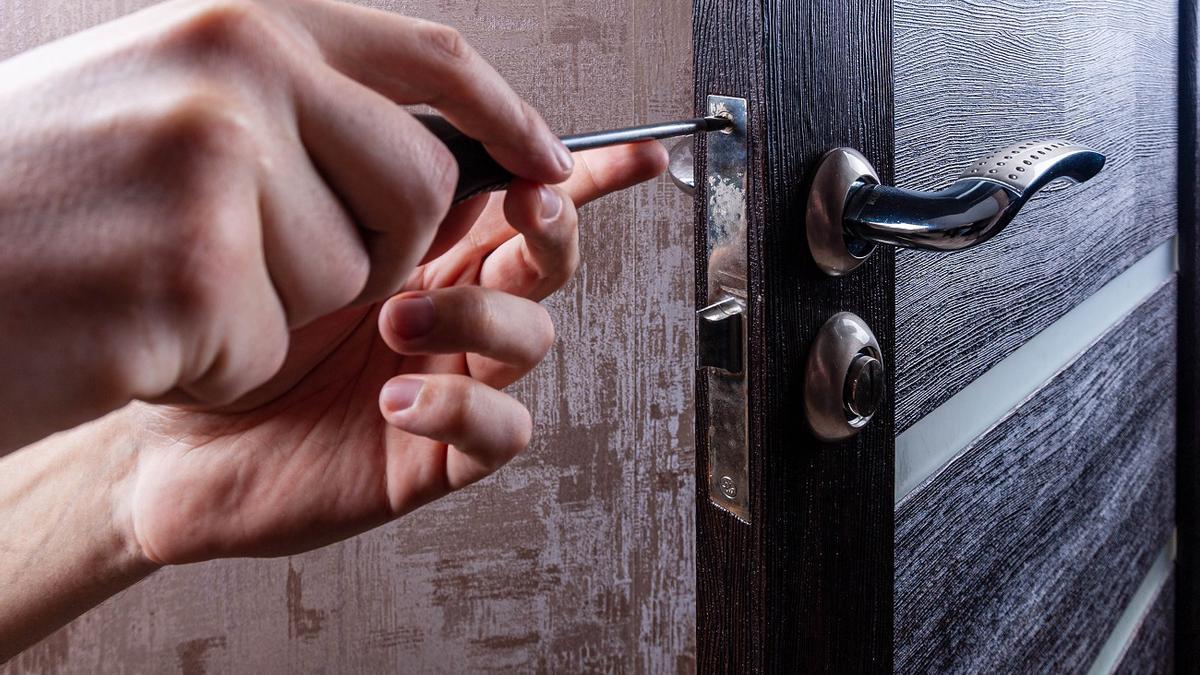 Sustitución de cerradura.