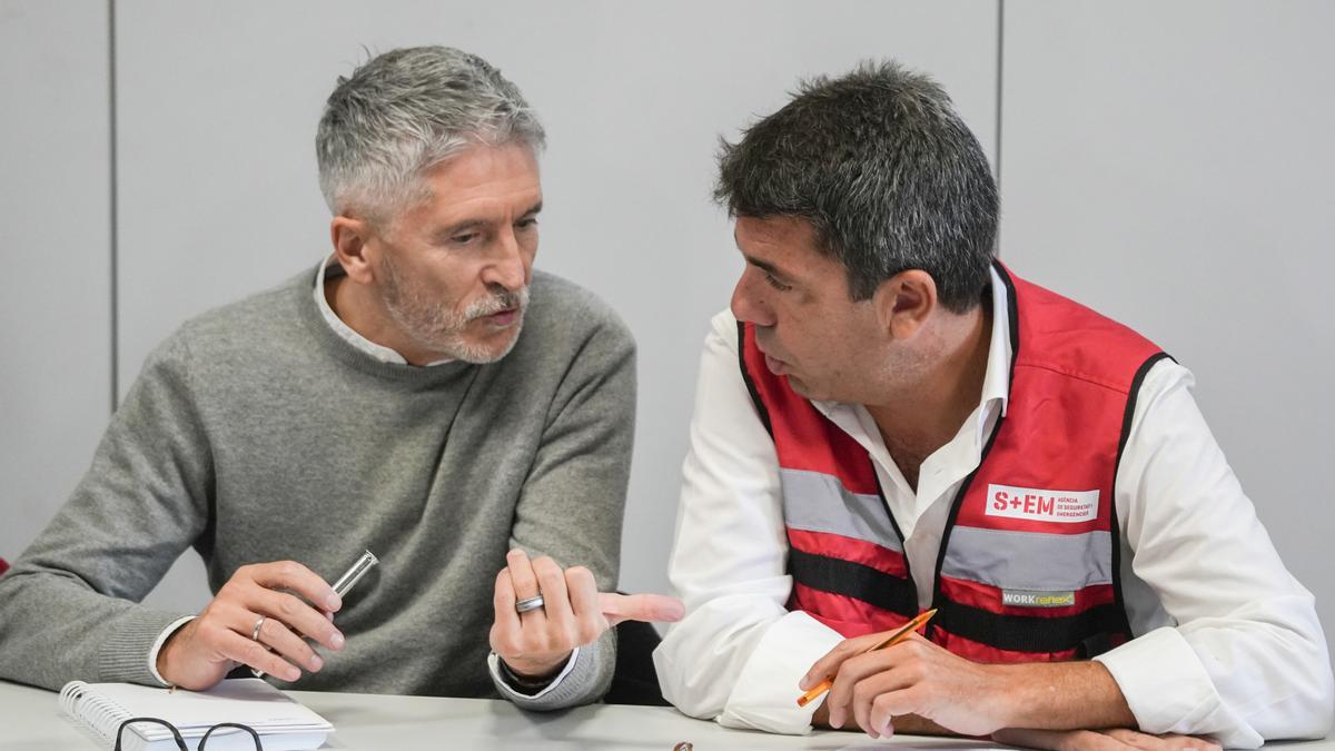 Mazón pide a los voluntarios que aún no han salido a la calle "que no lo hagan"