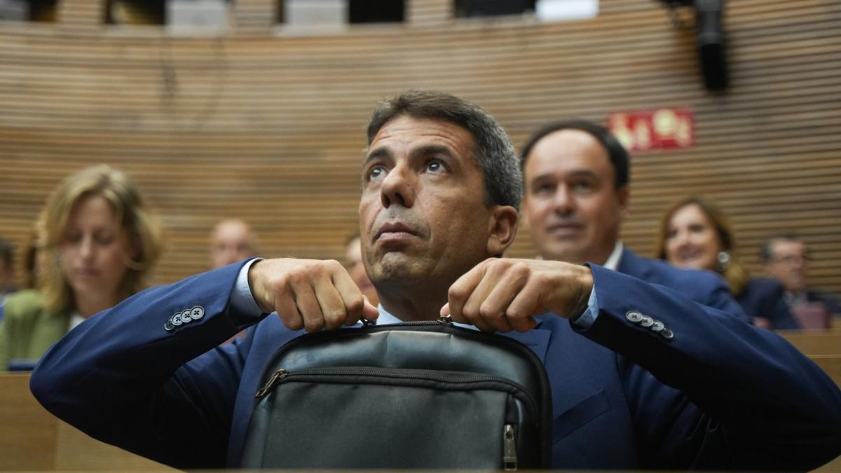 Mazón, increpado con gritos de “asesino” e “incompetente” en su visita a Torrent