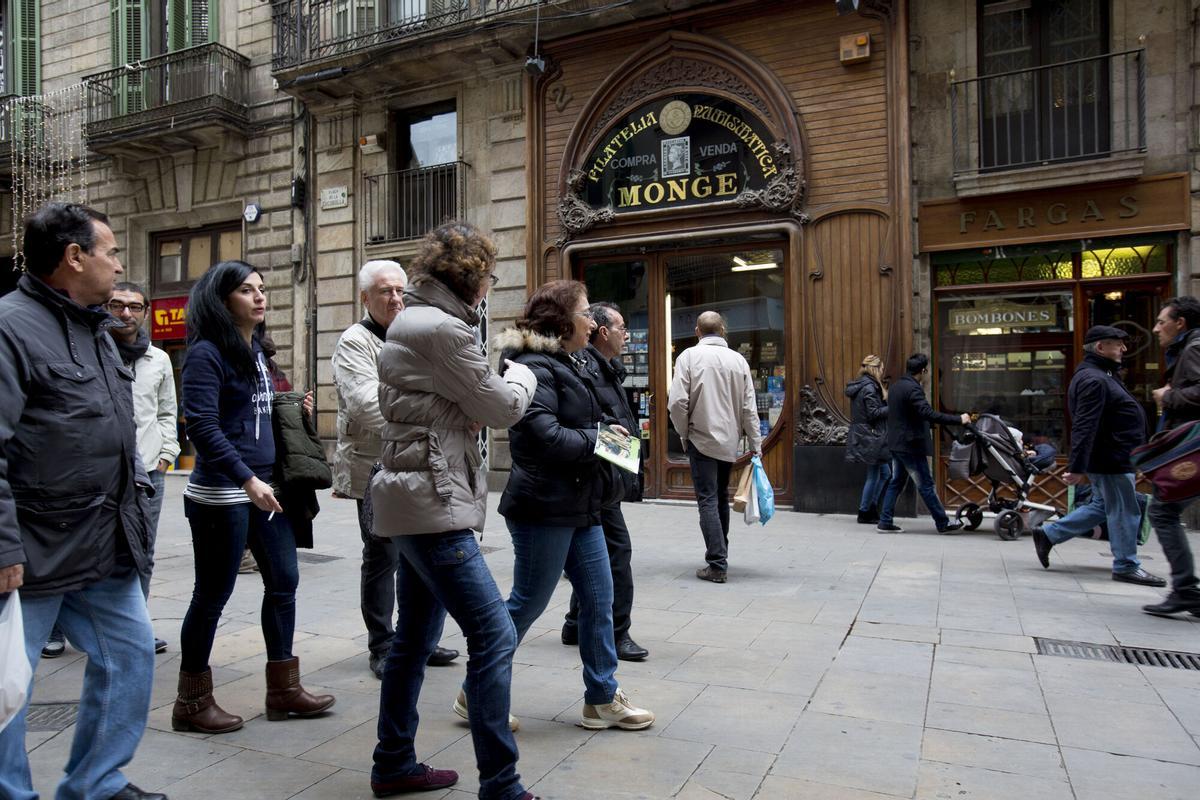 La Filatelia Monge et la chocolaterie Fargas avant sa fermeture, en 2014