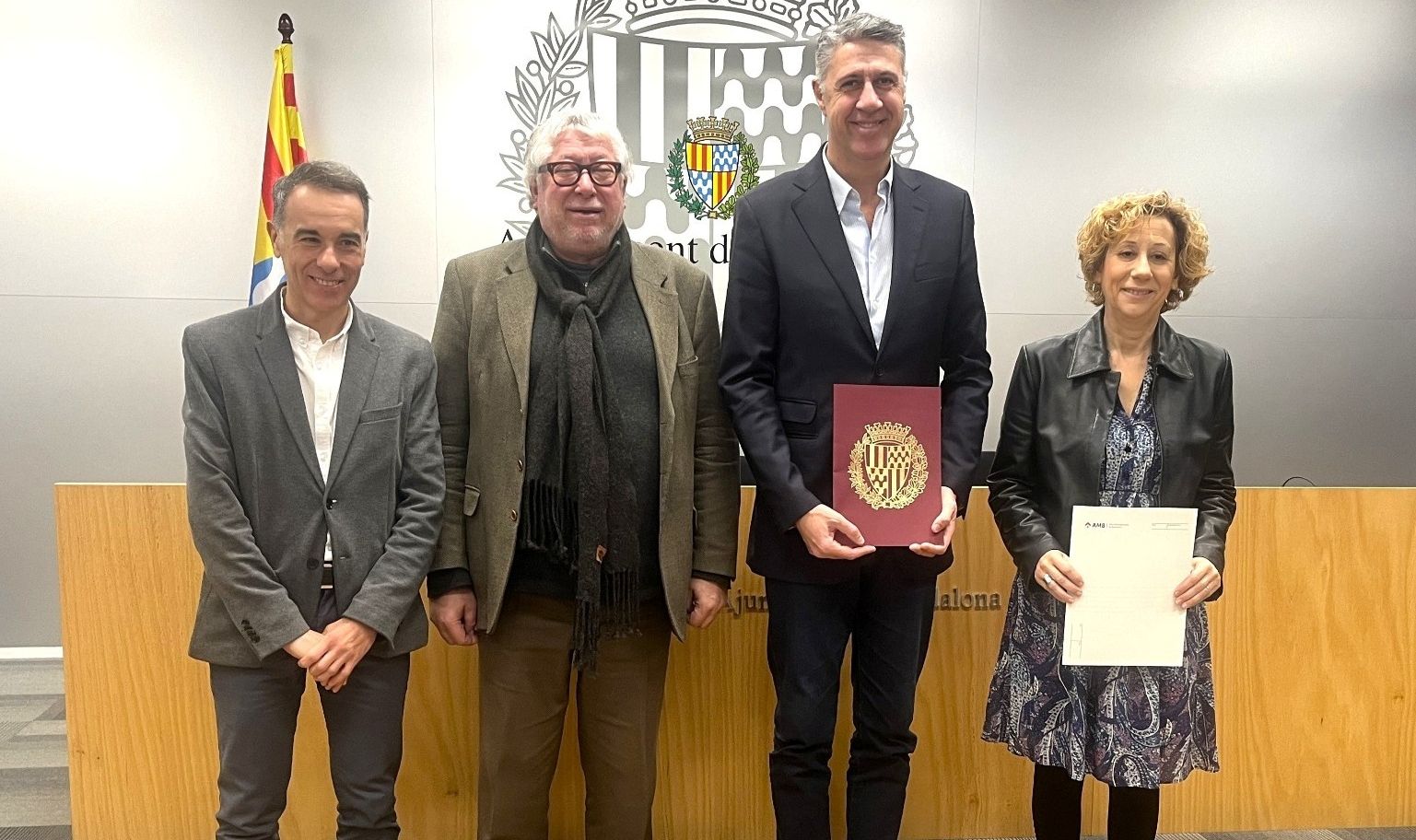 Firma del convenio para el proyecto de obra de tres depósitos pluviales en Badalona, con el alcalde Albiol y el vicepresidente ejecutivo del AMB, Antonio Balmón