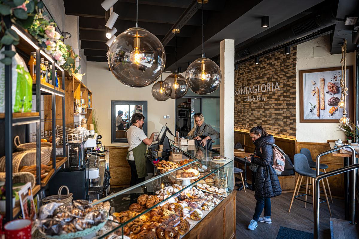 Barcelone 01/03/23 Barcelone. Problématique des boulangeries-cafés géantes et controversées. Santagloria balmes-Eixample. AUTEUR : MANU MITRU