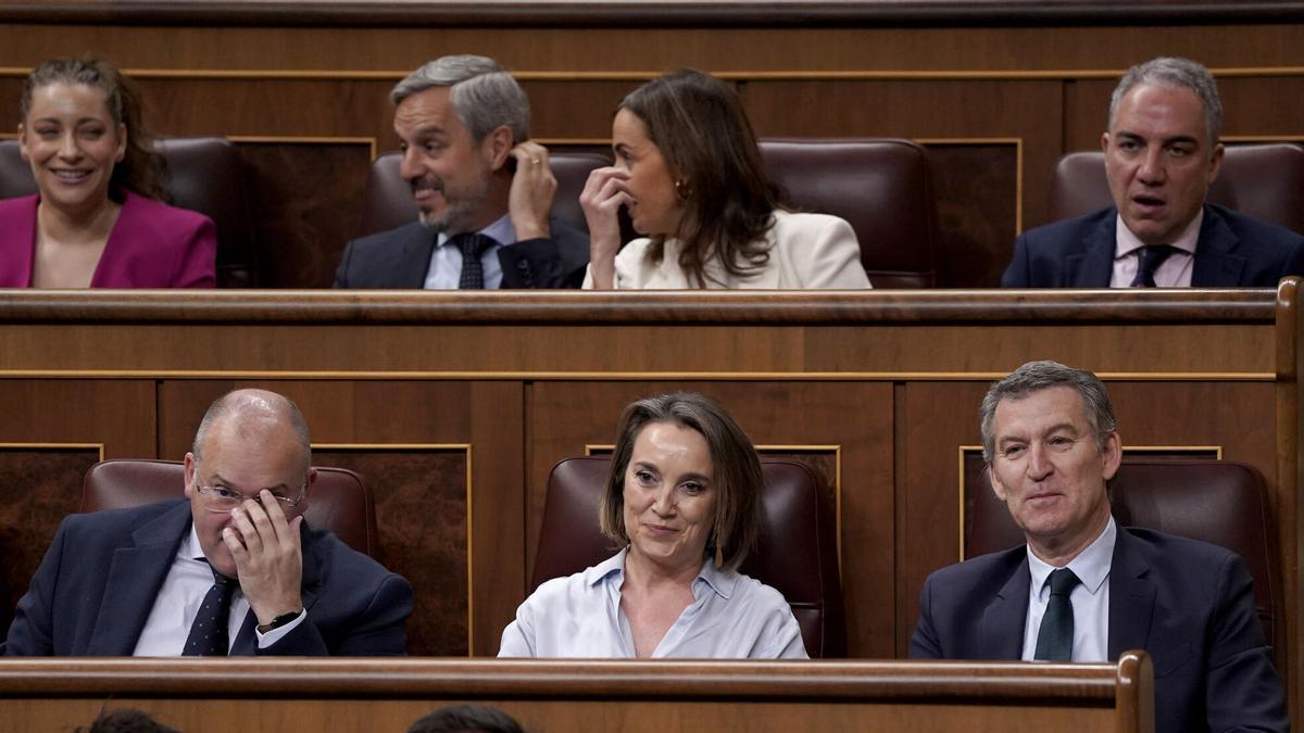 Miguel Tellado, Alberto Núñez Feijóo y Cuca Gamarra. Sesión de control al Gobierno en el Congreso de los Diputados.