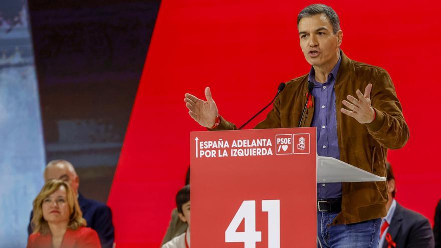 El presidente del Gobierno, Pedro Sánchez, durante su discurso de clausura del 41 congreso federal del PSOE, este domingo en Sevilla.
