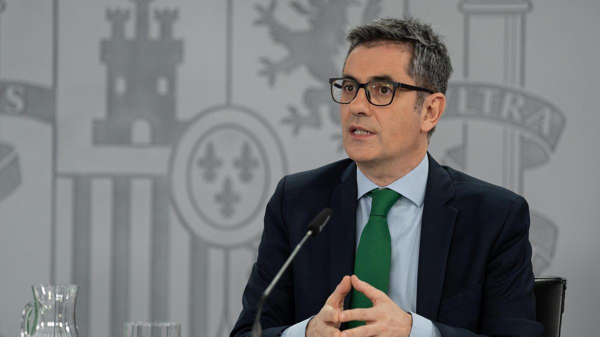 El ministro de la Presidencia, Justicia y Relaciones con las Cortes, Félix Bolaños, interviene durante una rueda de prensa posterior al Consejo de Ministros, a 17 de diciembre de 2024, en Madrid (España).