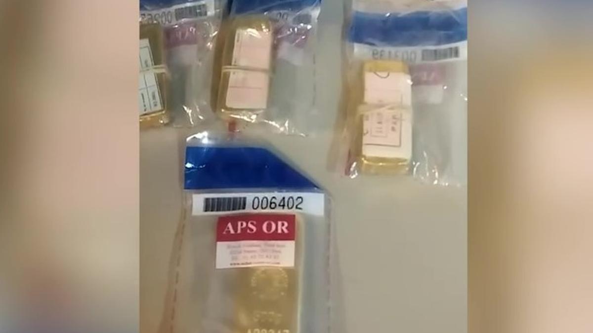 Requisados cuatro lingotes de oro a una pasajera en el aeropuerto de Barcelona