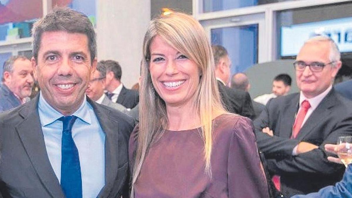 El president de la Generalitat, Carlos Mazón y la periodista Maribel Vilaplana.