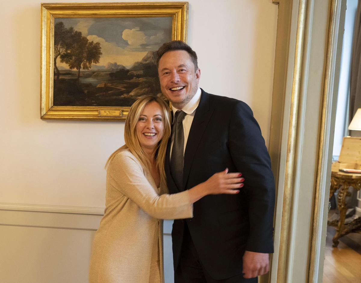 La Première ministre italienne Giorgia Meloni et le magnat Elon Musk, lors d'une réunion au siège du gouvernement italien en juin 2023.